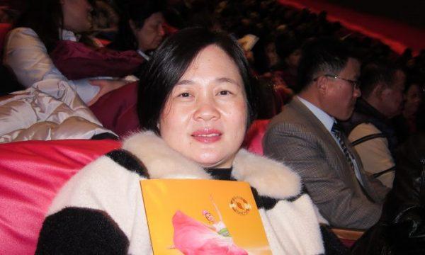 Gao Min-hui enjoyed a performance by Shen Yun Performing Arts at the National Dr. Sun Yat-sen Memorial Hall, in Taipei, Taiwan, on Feb. 26, 2018. (Wei Ning/The Epoch Times)