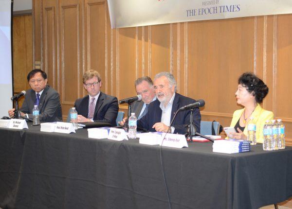 (L-R) Dr. Frank Xie, an assistant professor at the University of South Carolina, Dr. Michael Bonner, a history scholar, Peter Kent, a Canadian MP and a former cabinet minister, Consiglio Di Nino, a retired Canadian senator, and Sheng Xue, a Chinese-Canadian journalist and activist, take part in a forum on China and communism at the University of Toronto on May 5, 2018. (Omid Ghoreishi/The Epoch Times)