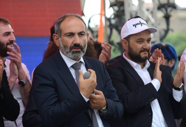 Newly elected Prime Minister of Armenia Nikol Pashinyan (C) meets with supporters in Republic Square in Yerevan, Armenia May 8, 2018. (Reuters/Hayk Baghdasaryan/Photolure)