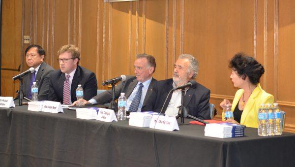 (L-R) Dr. Frank Xie, an assistant professor at the University of South Carolina; history scholar Dr. Michael Bonner; Canadian MP and former cabinet minister Peter Kent; retired Canadian senator Consiglio Di Nino; and Sheng Xue, a Chinese-Canadian journalist and activist, take part in a forum on China and communism at the University of Toronto on May 5, 2018. (Omid Ghoreishi/The Epoch Times)