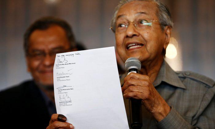 After ‘The Malaysia Tsunami,’ Mahathir Says Urgency to Form New Government