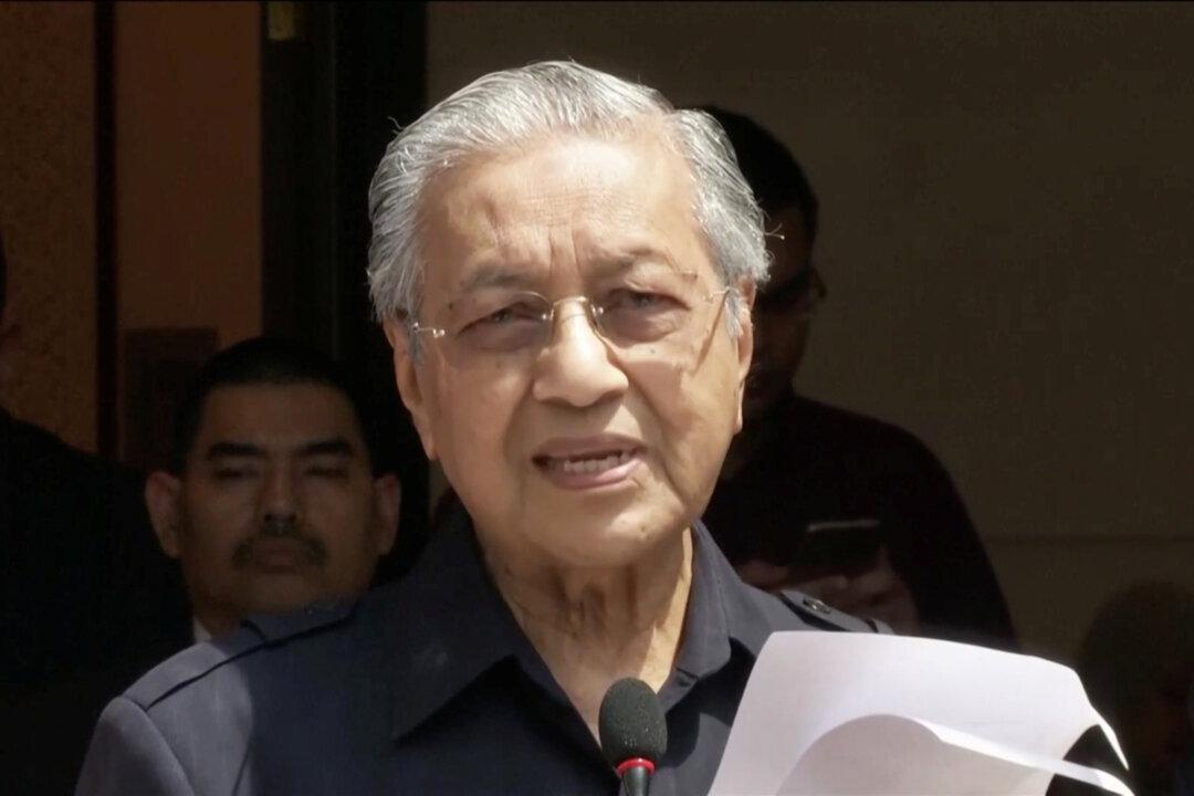 Malaysia’s Mahathir Says Anwar Has Been Given Royal Pardon