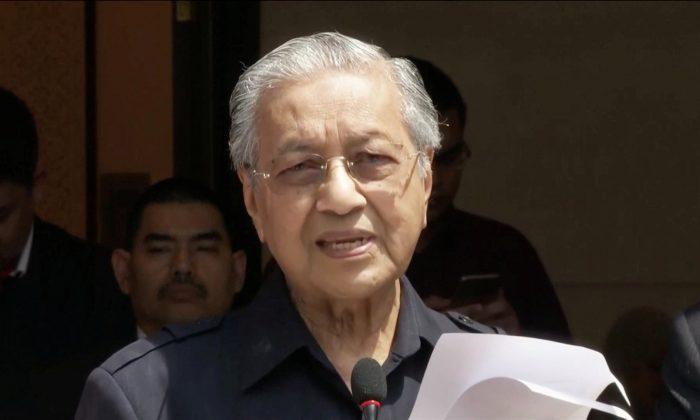Malaysia’s Mahathir Says Anwar Has Been Given Royal Pardon