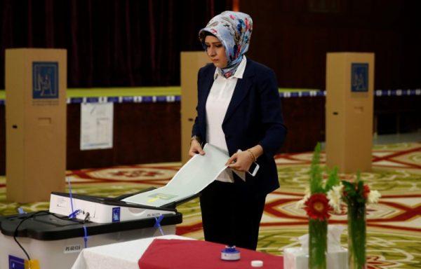An employee from Iraq's Independent High Electoral Commission casts her vote at a polling station during the parliamentary election in Baghdad, Iraq May 12, 2018. (Reiters/Ahmed Jadallah)