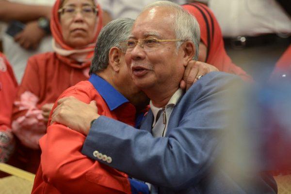 Ousted Malaysian Prime Minister Najib Razak (R) is hugged by Ahmad Zahid Hamid, former deputy prime minister, during a news conference in Kuala Lumpur, Malaysia May 12, 2018. (Reuters/Stringer)