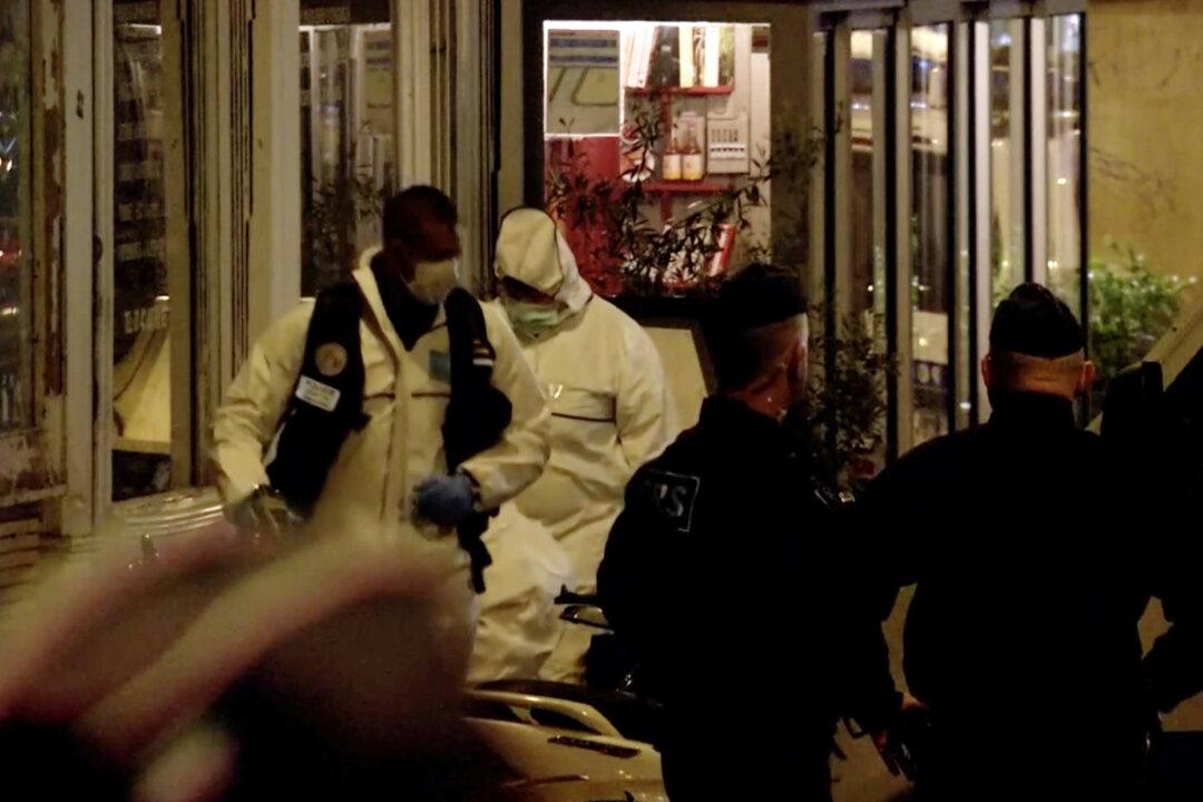 One Killed in Paris Knife Attack by Man Shouting ‘Allahu Akbar’