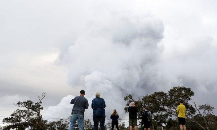 Ash Cloud From Hawaii Volcano Sparks Red Alert for Aviation