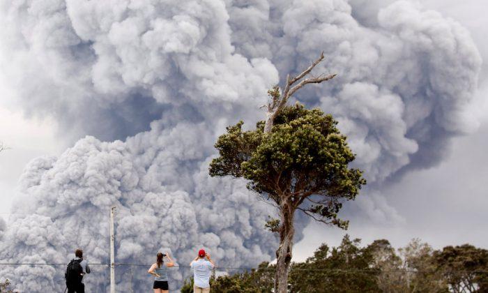 Hawaii Volcano Erupts in 6-Mile-High Plume, ‘Ash Fallout’ Alert
