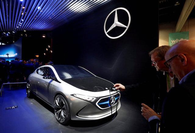 Mercedes-Benz to Make Tesla-Rivalling Electric Compact Car