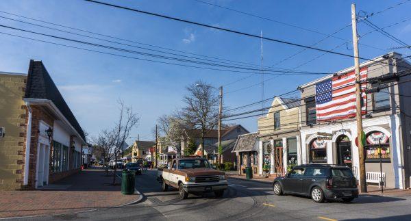 Talbot Street, the town's main drag, is lined with quirky boutique shops, art galleries, and eateries. (Crystal Shi/The Epoch Times)