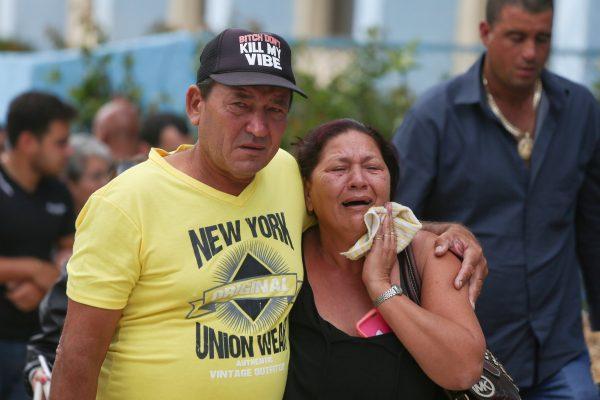 Relatives of victims of the Boeing 737 plane that crashed after taking off from Havana's main airport yesterday, arrive to a hotel in Havana, Cuba, May 19, 2018. (Reuters/Alexandre Meneghini)