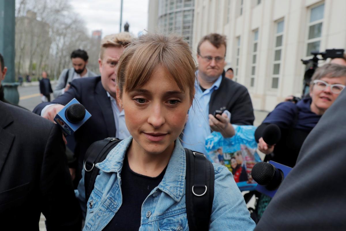Actress Allison Mack, known for her role in the TV series "Smallville," departs after being granted bail following being charged with sex trafficking and conspiracy in New York on April 24, 2018. (REUTERS/Lucas Jackson)