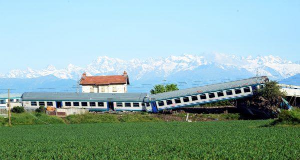 The wreckage of the train with the mountains in the background in Caluso, near Turin, Italy, May 24, 2018. (Reuters/Massimo Pinca)