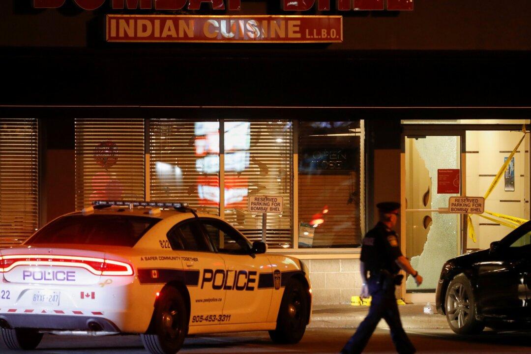 Two Men Set Off Bomb in Restaurant in Canada, 15 Wounded