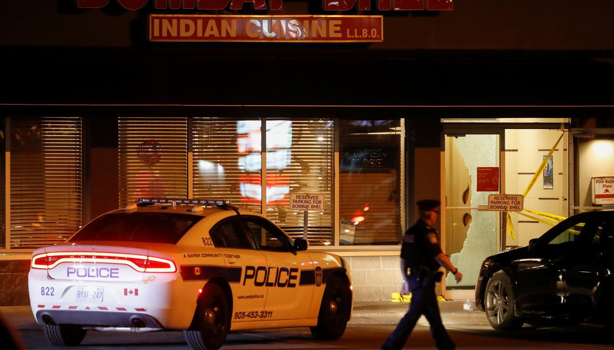 Two Men Set Off Bomb in Restaurant in Canada, 15 Wounded