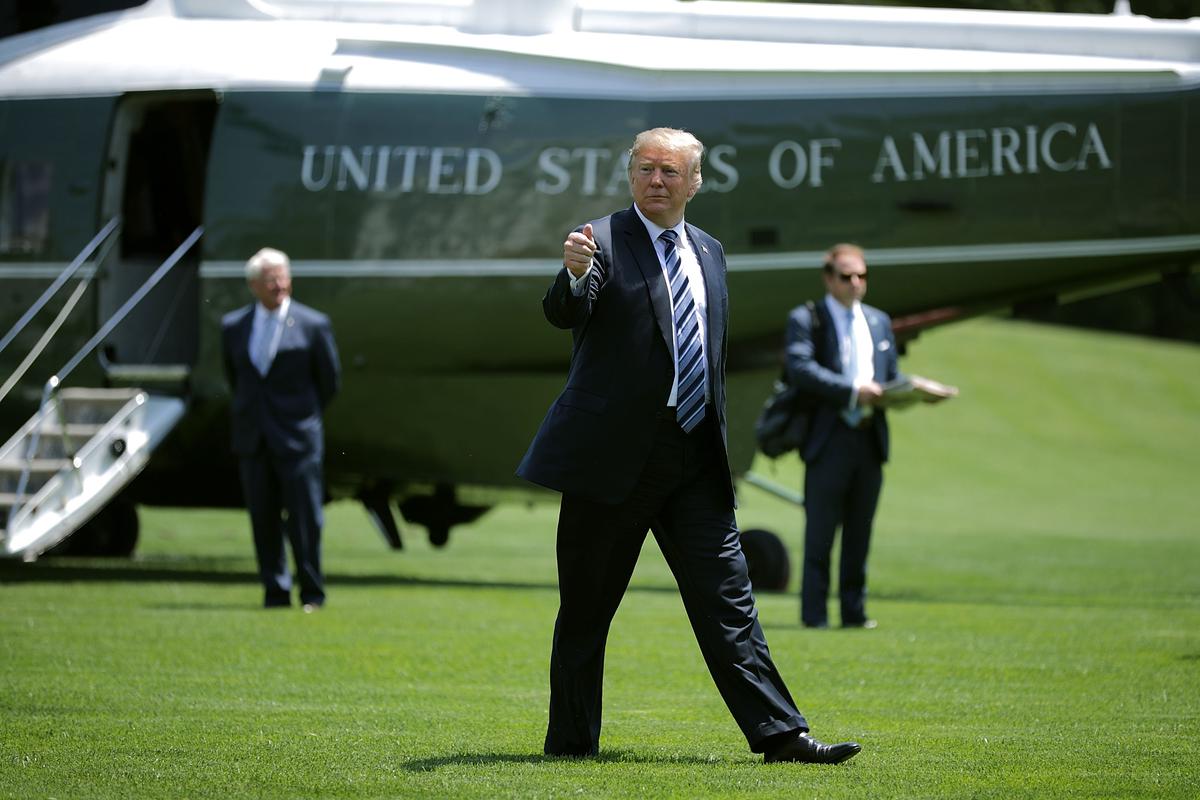 President Donald Trump gives a thumbs-up as he walks across the South Lawn after returning to the White House May 25, 2018 in Washington, DC. (Chip Somodevilla/Getty Images)