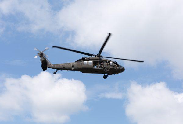 A U.S. Army UH-60 Black Hawk helicopter flies over the Pentagon in Washington on May 27, 2018. (Paul Huang/The Epoch Times)