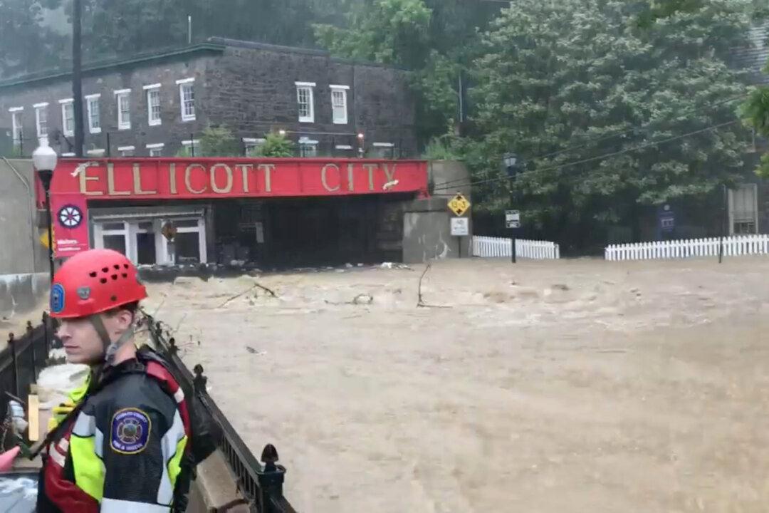 Thousands Evacuate As Storm Alberto Powers Toward Florida