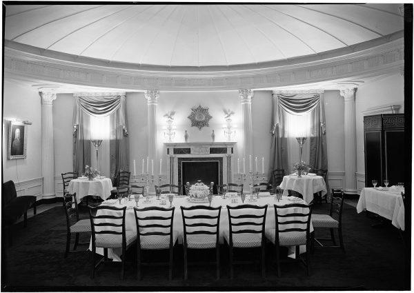 An elegant communal dining room in Rosario Candela’s building at 960 Fifth Ave., 1930. Museum of the City of New York, gift of Gottscho-Schleisner. (Samuel H. Gottscho)