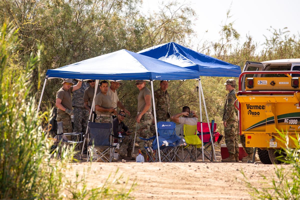 The National Guard works along the U.S.–Mexico border next to the Colorado River in Yuma, Ariz., on May 25, 2018. (Samira Bouaou/The Epoch Times)