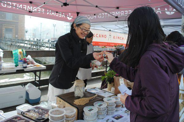 At the market, foodmakers and consumers meet face-to-face. (Courtesy of CUESA)