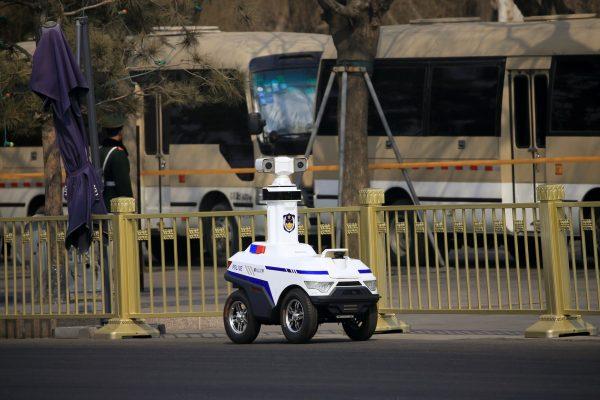 A police robot patrols the streets before a session of the Chinese People's Political Consultative Conference in Beijing, China on March 10, 2018. (Aly Song/File Photo/Reuters)