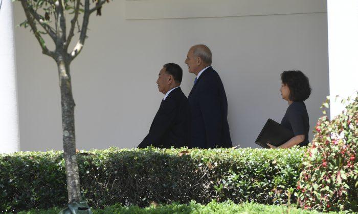 North Korean Delegates Arrive at White House, Meet Trump