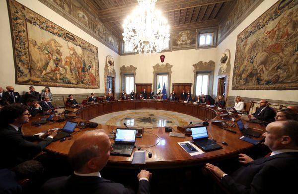 Newly appointed Italian Prime Minister Giuseppe Conte leads his first cabinet meeting at Chigi palace in Rome, Italy, June 1, 2018. (Reuters/Alessandro Bianchi)