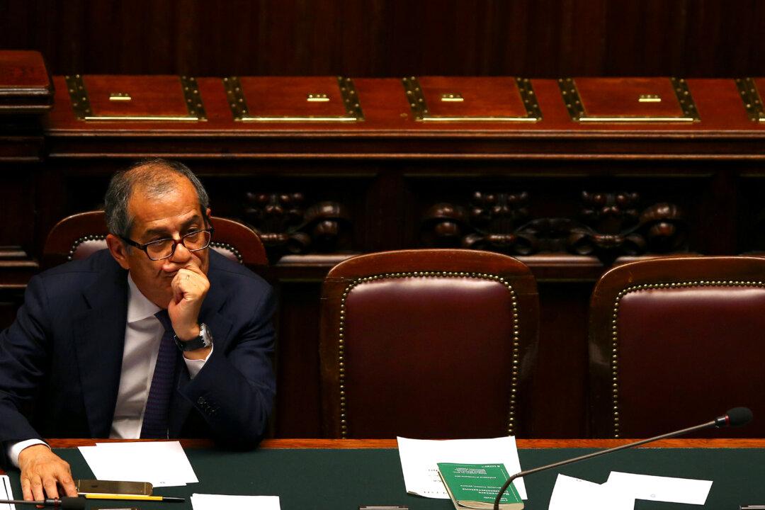New Italian Economy Minister Vows to Stay in Euro and Cut Debt Level