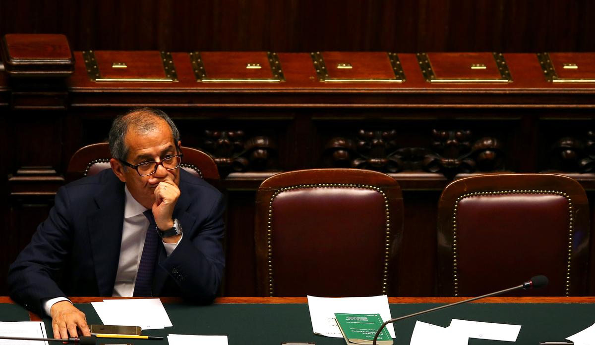 New Italian Economy Minister Vows to Stay in Euro and Cut Debt Level