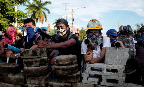 Demonstrators stand behind a barricade during clashes with riot police during a protest against Nicaraguan President Daniel Ortega's government, in Managua, Nicaragua, on May 30, 2018. (Oswaldo Rivas/Reuters)