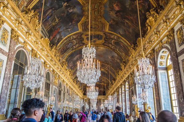 The Hall of Mirrors, the central gallery of the Palace of Versailles. (Annie Zhuo/The Epoch Times)