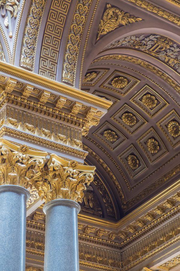 Gilded details in the palace. (Annie Zhuo/The Epoch Times)