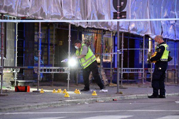 Police forensics investigate the scene after people were shot and injured outside an Internet cafe on Drottninggatan street in central Malmo, southern Sweden, June 18, 2018. (TT News Agency/Johan Nilsson/via Reuters)