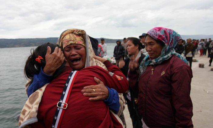 Rescuers Hunt for Victims of Ferry Disaster on Indonesian Supervolcano Lake