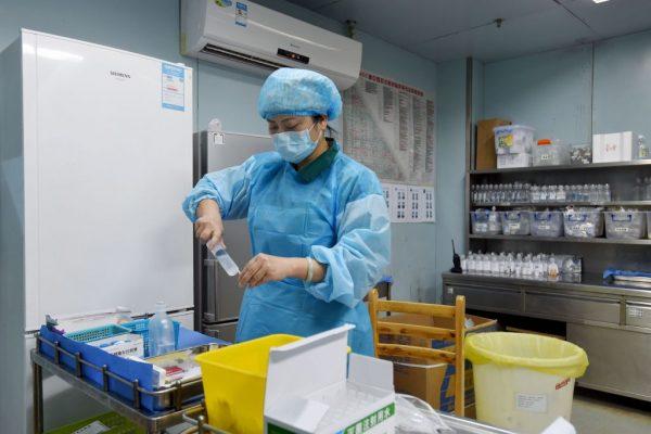 A nurse prepares medicine for a bird flu patient in a hospital in Wuhan, Hubei Province, China, on Feb. 12, 2017. (STR/AFP/Getty Images)
