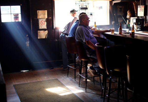 A retired steelworker Tom "Dilly" Kakascik (R) in the Spuds Parkview Bar in Mingo Junction, Ohio, on June 27, 2009. (Rick Gershon/Getty Images)