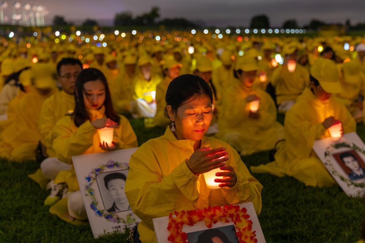 Falun Gong practitioners take part in a candlelight vigil to commemorate the practitioners killed in China for their belief, in Washington on June 22, 2018. (Mark Zou/The Epoch Times)