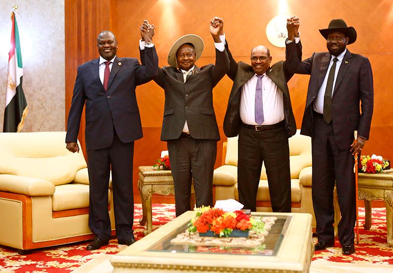 (L-R) South Sudan's opposition leader Riek Machar, Ugandan President Yoweri Museveni, Sudanese President Omar al-Bashir and South Sudanese President Salva Kiir, pose for a group picture before their meeting in Khartoum on June 25, 2018. (Ashraf Shazly/AFP/Getty Images)