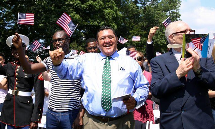 America’s Newest Citizens Celebrate Fourth of July at George Washington’s Home