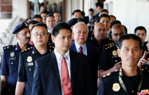 Former Malaysian prime minister Najib Razak (C) arrives in court in Kuala Lumpur, Malaysia July 4, 2018. (Reuters/Lai Seng Sin)