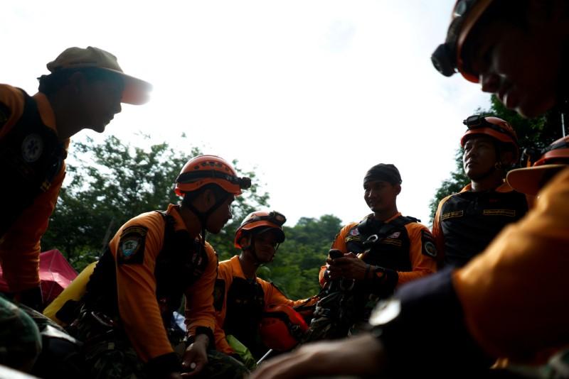 Thai Rescue Diver Dies in Cave, Teams Stuck on How to Extract Trapped Boys