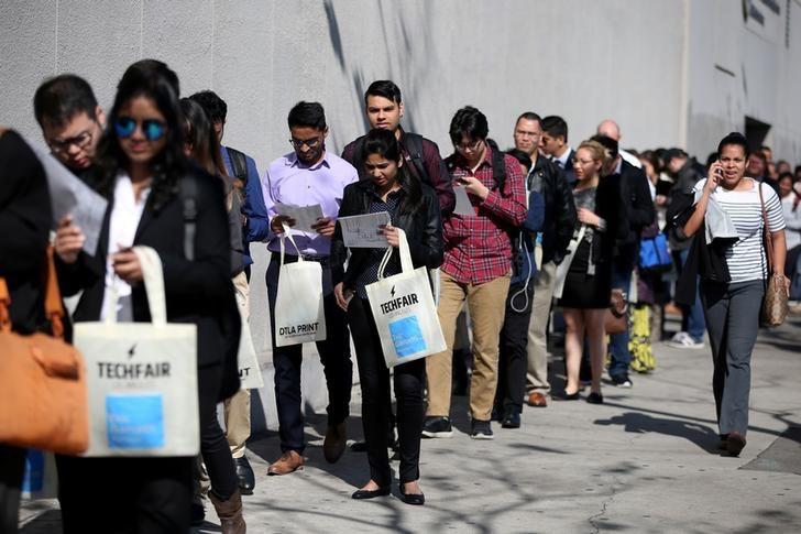 US Job Growth Strong, Unemployment Rate Rises to 4 Percent