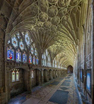 The cloister with the fan-vaulted roof of Gloucester Cathedral in Gloucestershire, England. (DAVID ILIFF/CC-BY-SA 3.0)