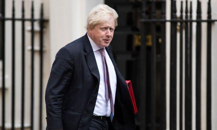 Two Senior UK Ministers Resign Over ‘Soft Brexit’ Plans