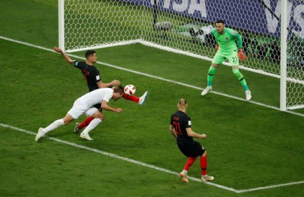 England's Harry Kane misses a chance to score (REUTERS/Christian Hartmann)