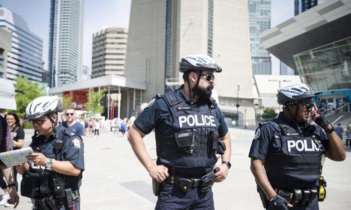 1 Dead in Toronto Shooting; 2 Suspects Seen Fleeing Scene
