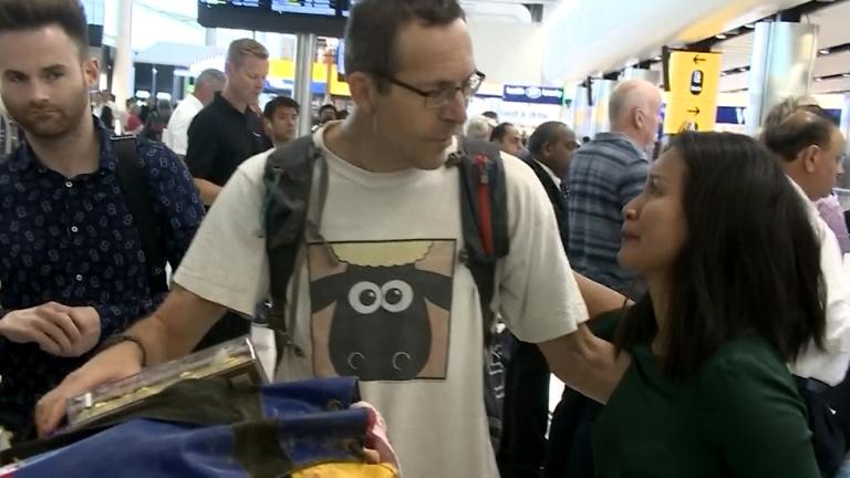 British Diver Who Helped Rescue Trapped Boys in Thailand Returns to UK