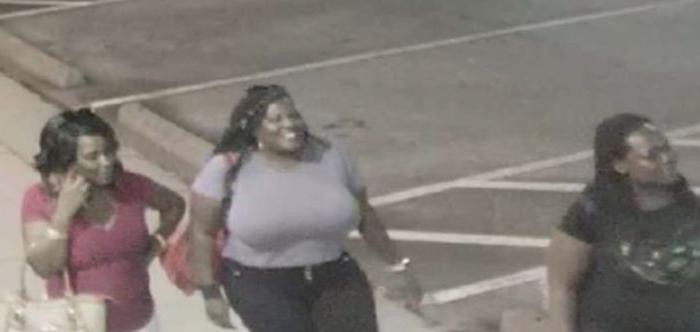 4 Women Wanted for Assaulting Applebee’s Waitress in Georgia, Police Say
