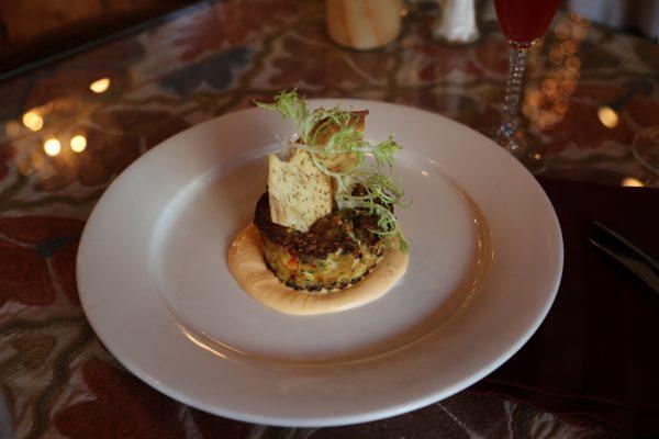 Pistachio-crusted blue crab cake with Sriracha aioli at CAV. (Channaly Philipp/The Epoch Times)